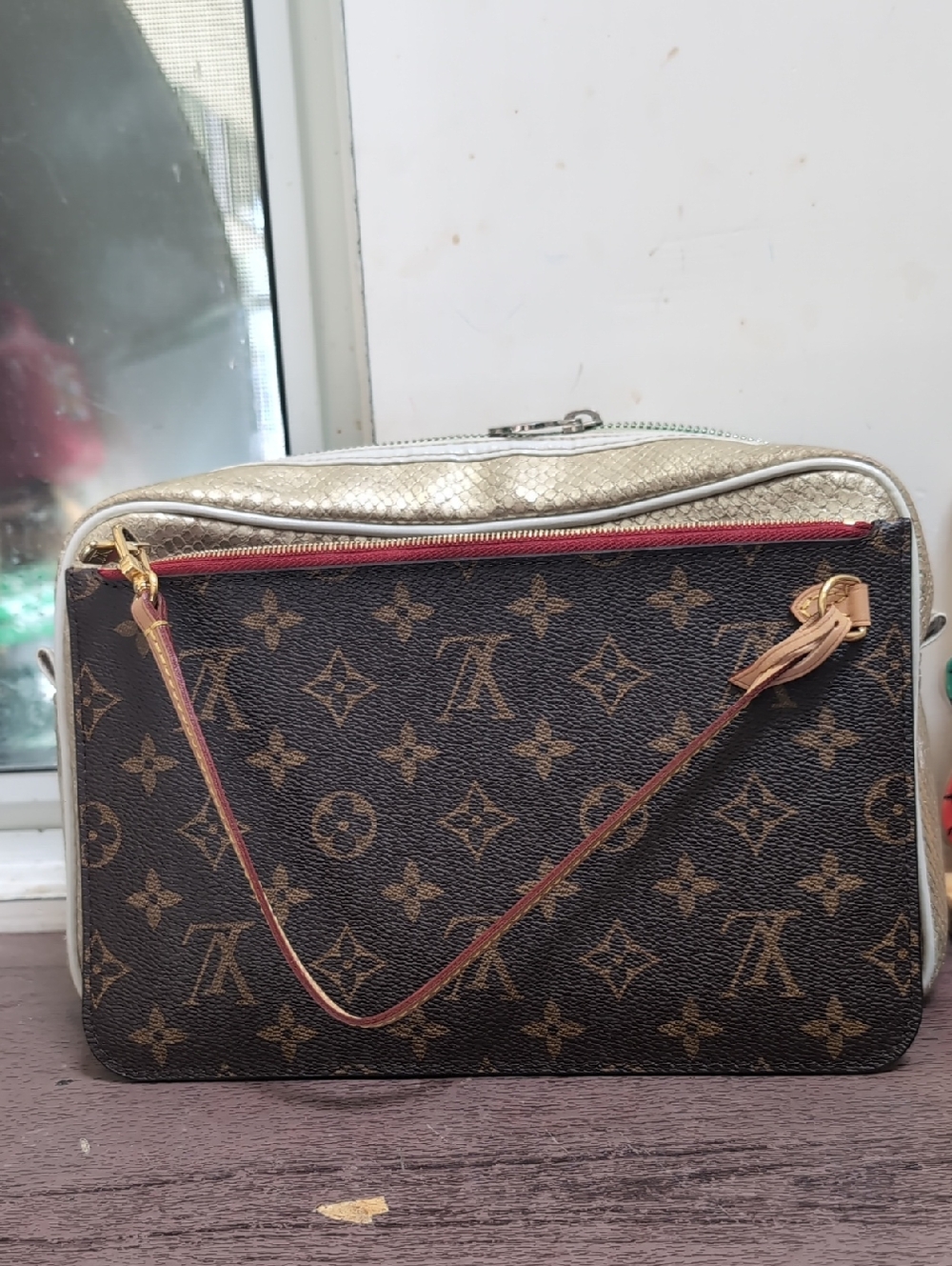 LV Clutch
